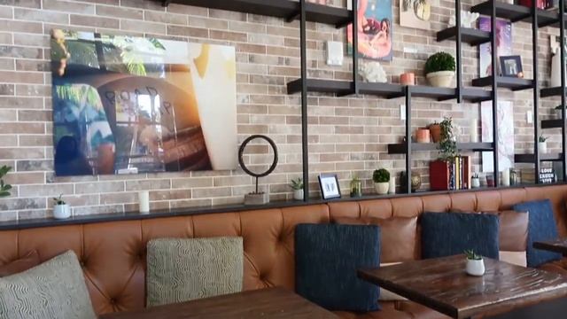 MIAMI BEACH & HOSTEL TOUR | MIAMI VLOG 1 смотреть онлайн