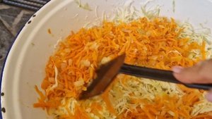 Попробуйте, очень вкусно ! Перец фаршированный капустой по молдавски.