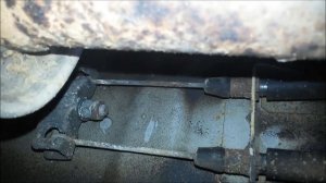 ЛАДА ГРАНТА.  ПОДТЯГИВАЕМ ТРОС РУЧНИКА