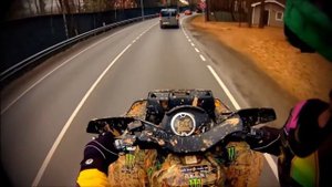 Дерзко ушел! Пацан квадрике свалил от ментов