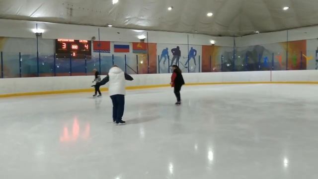 Магадан. Ледовый дворец. Фигурное катание, взрослые любители.2022 г. смотреть онлайн