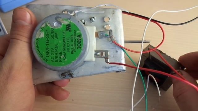 Простой механизм для переворота яиц в инкубаторе  (Механика)