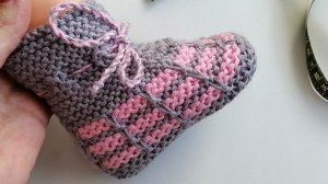 Пинетки спицами. Простые пинетки на двух спицах одним полотном