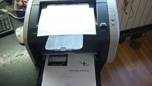 HP 1015 затягивает второй лист и стает