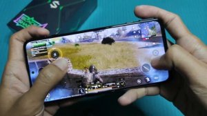 PUBG Mobile in Xiaomi Black Shark 4 (Hand Cam)