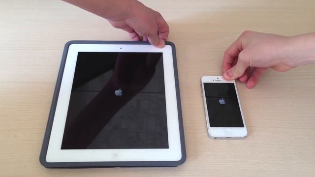 iPad 4 vs iPhone 5 - Boot Test
