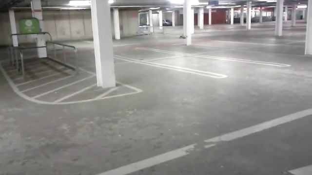 AR Drone in tesco carpark смотреть онлайн