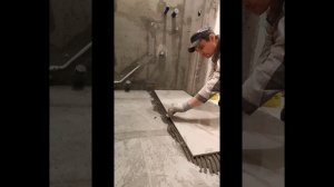 Укладка плитки 120*60 см на пол ванной комнаты. Керамогранит от KERAMA MARAZZI.