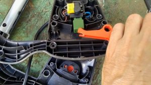 Электрическая газонокосилка Gardena PowerMax 1200/32, ремонт кнопки