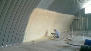 Напыление ППУ пенополиуретан. Якутия. Зима -35 градусов. Утепление ангара ППУ.