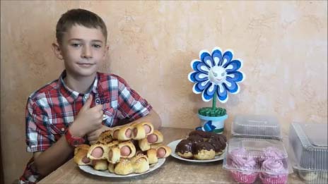 Дрожжевое тесто на кефире. БУЛОЧКИ ЦВЕТОЧКИ С СОСИСКАМИ