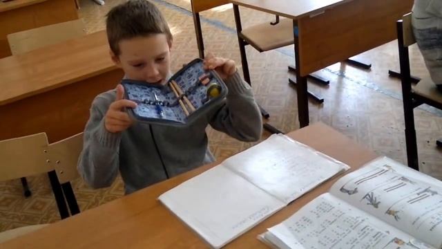 Написал, как курица лапой смотреть онлайн