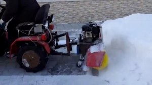 Минитрактор МТЗ - Беларус 132Н - практический обзор снегоуборочной щетки