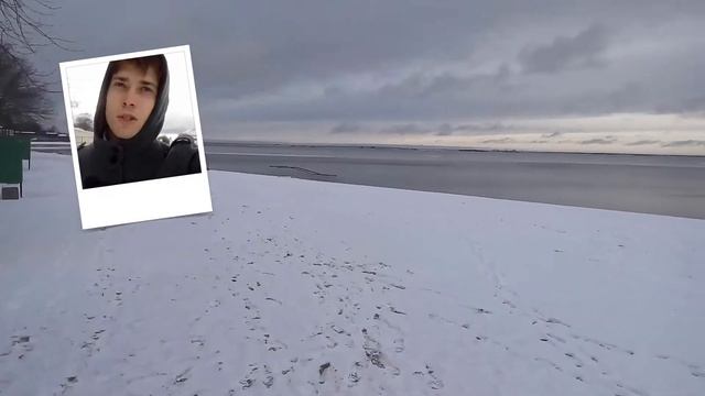 Городской пляж в городе Кронштадт зимой. смотреть онлайн