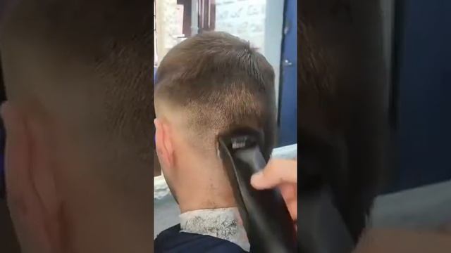 Как стричь волосы на затылке машинкой для стрижки? смотреть онлайн