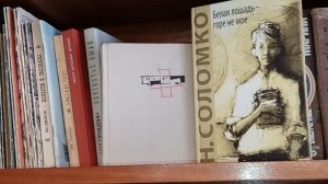 Книжные полки в трудно доступном месте #4