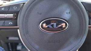 Эмблемы нового образца на KIA.