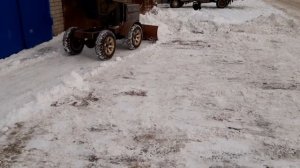 Испытание снежного отвала на минитракторе переломке