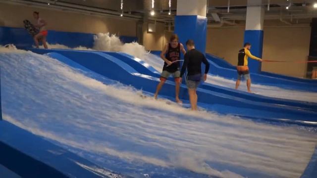 ИСКУССТВЕННАЯ ВОЛНА ГОРОДСКОГО ТИПА FLOWRIDER | SURFWAY