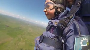 Первый прыжок юного парашютиста 8 лет
