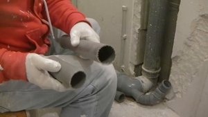 Быстро отрезать канализационную трубу и снять фаску