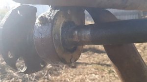 Кран на прицеп для транспортировки бревен