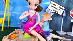 ЕЛА ПЕСОК НА ДЕТСКОЙ ПЛОЩАДКЕ🤣🤣 Катя и Макс веселая семейка! Куклы истории Барби Даринелка ТВ
