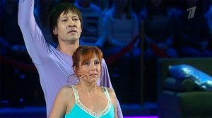 Яна Хохлова и Андрей Хвалько. Выступление. Фрагмент выпуска от 17.03.2012