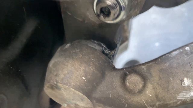 Replacing Lower control arm W204 C63 Mercedes смотреть онлайн