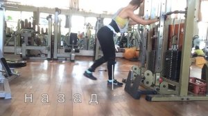 Махи ногой назад и по диагонали в кроссовере