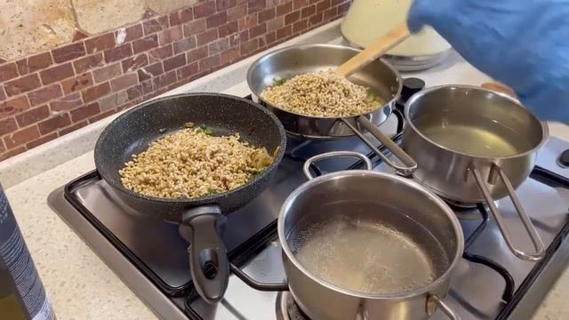 Ризотто из перловки и крапивы смотреть онлайн