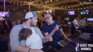 Про-игрок в Street Fighter 6 выиграл турнир со спящим сыном на руках.