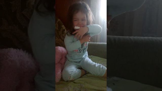 Как отучить ребенка от сосания пальца