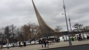 Прогулка  по парку у метро ВДНХ в Москве