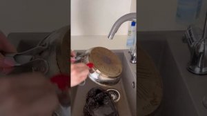 ОТЛИЧНОЕ средство от AMWAY для чистки посуды из нержавеющей стали. Не оставляет и следа жира !!!!