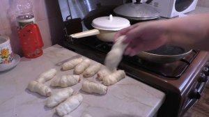 Сосиски в тесте, жареные в масле.  Очень просто и быстро.