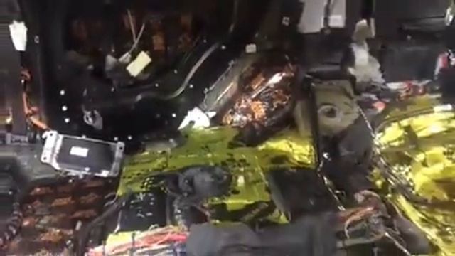 За счет использования виброизолятора Comfort Mat добиваемся тишины в Range Rover Vogue смотреть онлайн