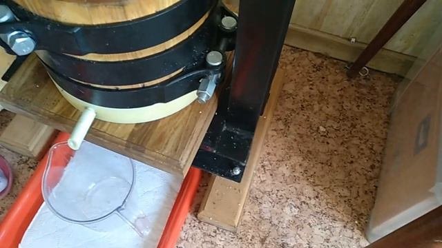 Кунжутное масло на дубовом прессе. Холодный отжим.
