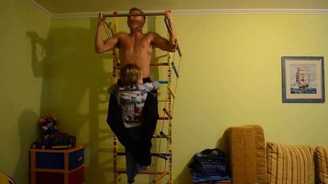 Подтягивание с братом^_^ смотреть онлайн