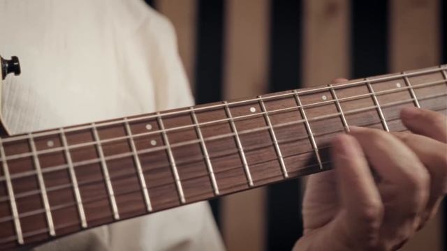 ॐ Jai Radha Madhava - Mantra - Spiritual Singing and Guitar Music Video смотреть онлайн