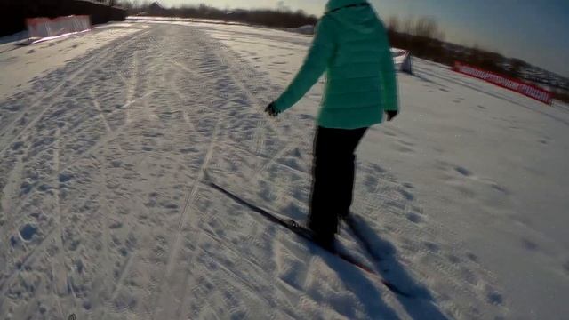 Лыжи за 1 ЧАС | Учу маму кататься на лыжах смотреть онлайн