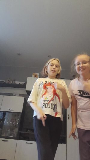 Маша и Вика танцуют 👯 и танцуют тверк