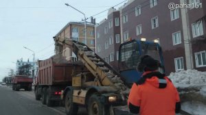 Чистят Якутскую // Магадан // Городские зарисовки