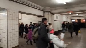 С "Боровицкой" на станцию "Библиотека им Ленина", Выход к Кремлю.