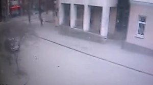 Когда поднял фонарик, и он взорвался