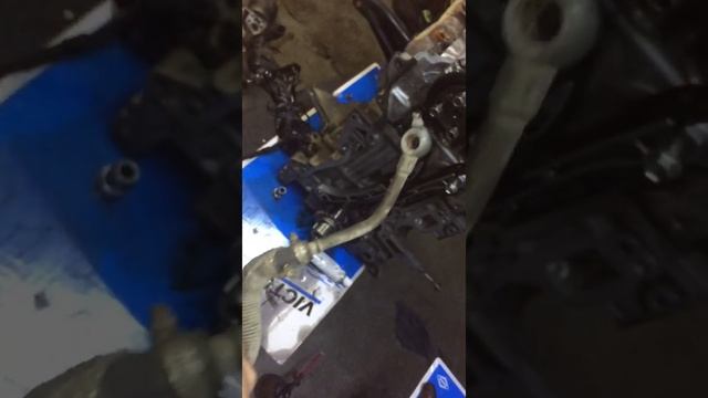 Toyota RAV 4 собираю мотор D-CAT 2.2 DISEL Toyota RAV 4 assembling D-CAT 2.2 DISEL engine смотреть онлайн