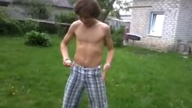 10 способов разбить яйцо(куриное) смотреть онлайн