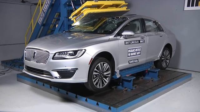 2017 Lincoln MKZ roof strength test смотреть онлайн