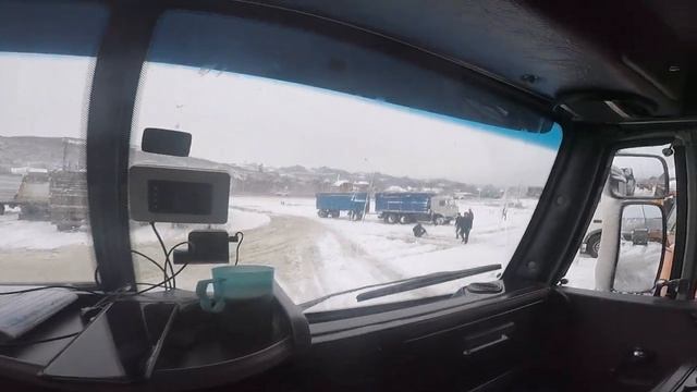 ОЧЕНЬ МНОГО СНЕГА! БУКСУЮТ ВСЕ! смотреть онлайн