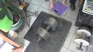 Подъём гантели Инча на ручке 62мм веса 83,3кг.